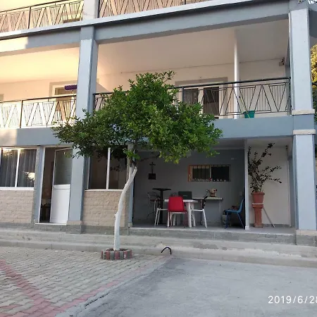 Casa Prifti 컨트리하우스 Vlorë