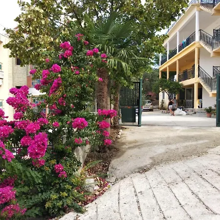 Casa Prifti Lantställe *